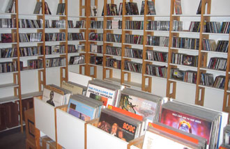 Et hjørne af butikken - og et udvalg af musikken...